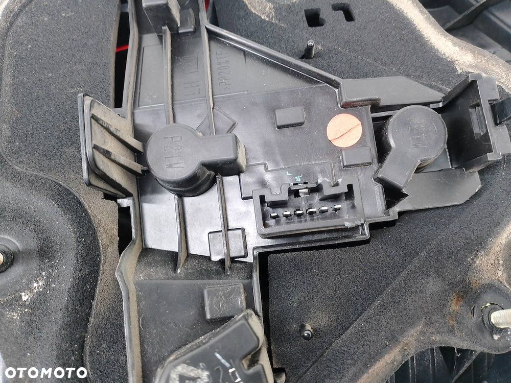 LAMPA TYLNA LEWA TOYOTA COROLLA IX E12 02-51 KOITO HATCHBACK 5D - 2