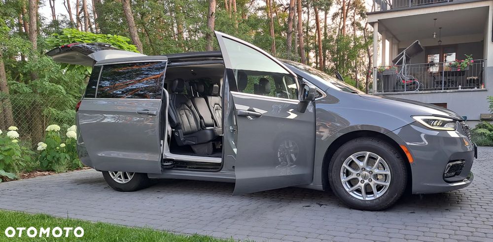 Chrysler Pacifica - 4