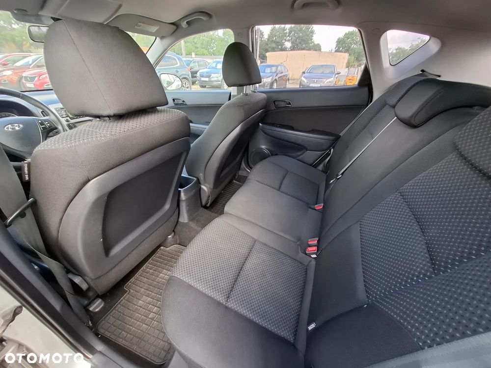 Hyundai i30 1.6 CRDi Comfort EU5 - 11