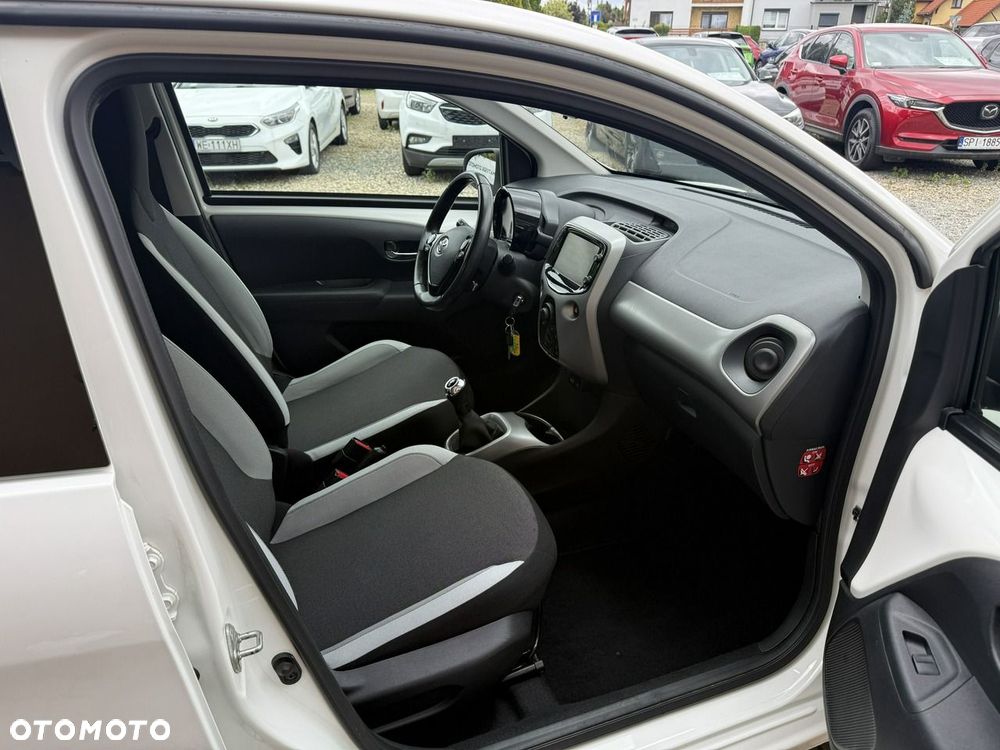 Toyota Aygo x-play touch - 23
