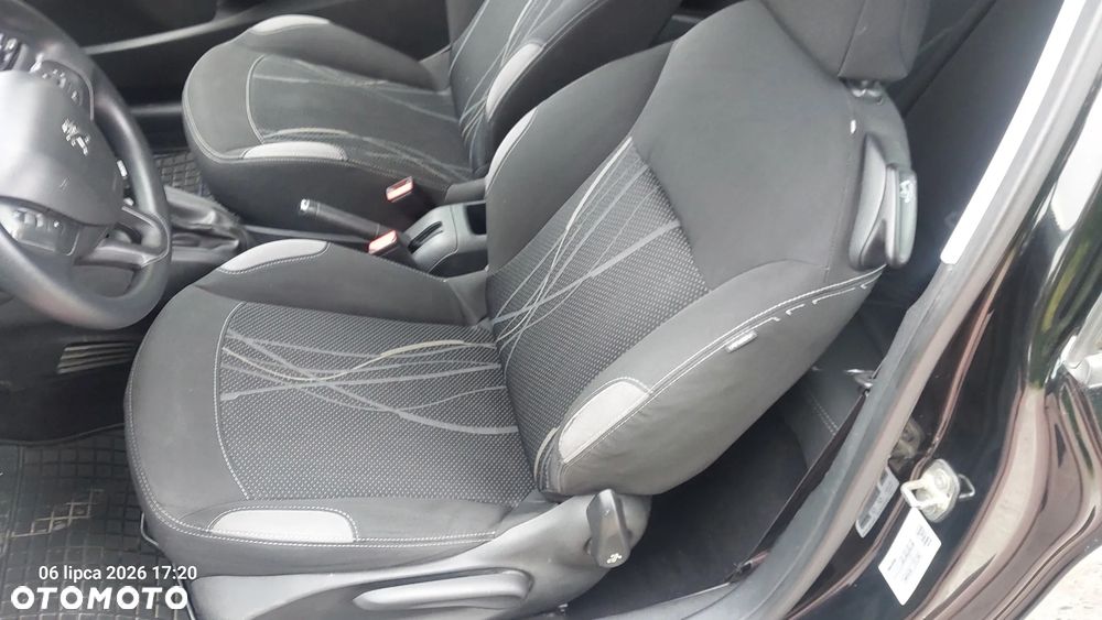 Peugeot 208 - 4