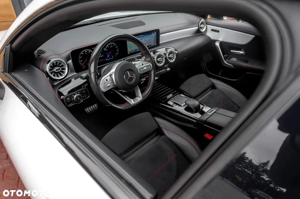 Mercedes-Benz CLA 220 Shooting Brake 7G-DCT AMG Line - 16