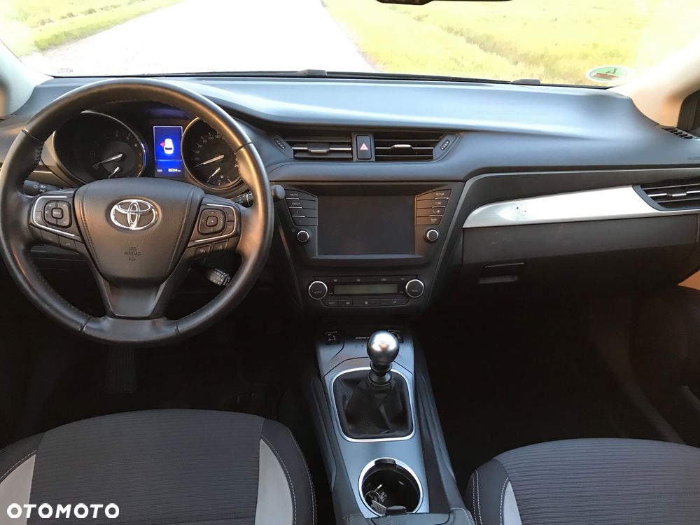 Toyota Avensis - 9