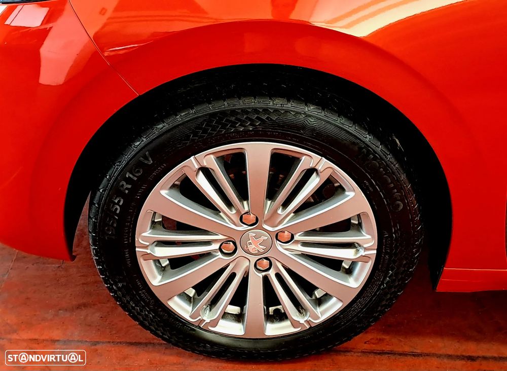 Peugeot 208 1.2 PureTech Allure - 27
