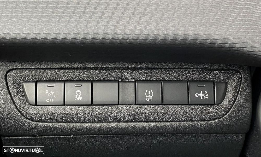 Peugeot 2008 1.2 PureTech Allure - 24