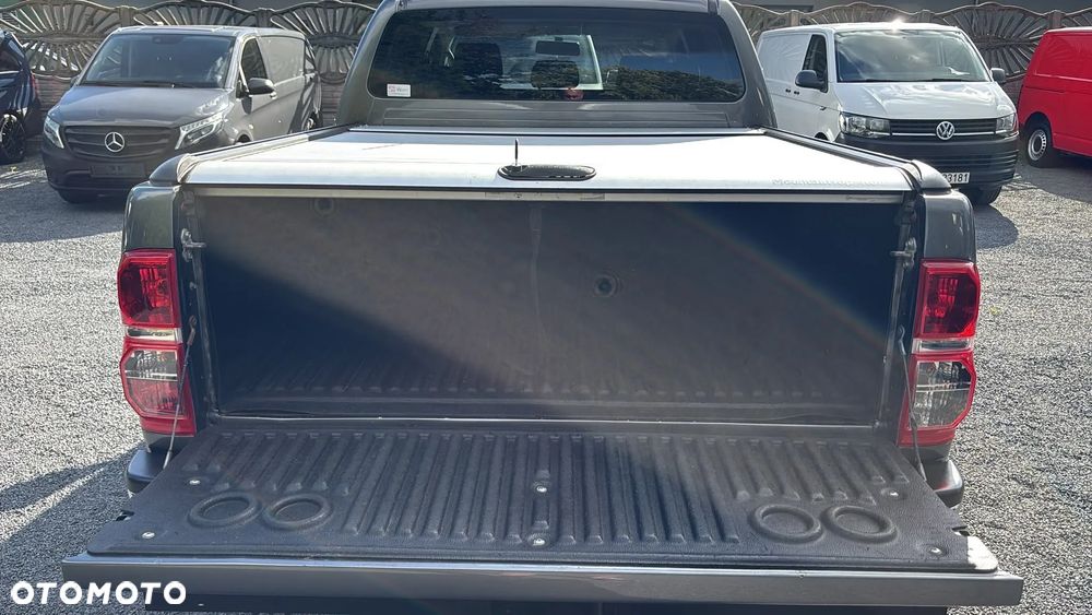 Toyota Hilux 4x4 Double Cab Life - 8