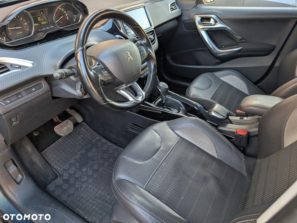 Peugeot 2008 1.2 Pure Tech Allure S&S EAT6 - 17