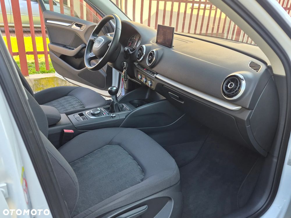 Audi A3 Sportback 1.6 TDI Ambiente - 18