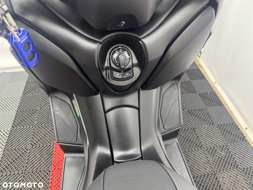 Yamaha X-max - 25
