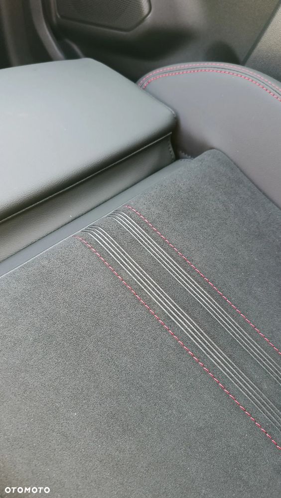 Ford Kuga 2.5 FHEV FWD ST-Line X - 32