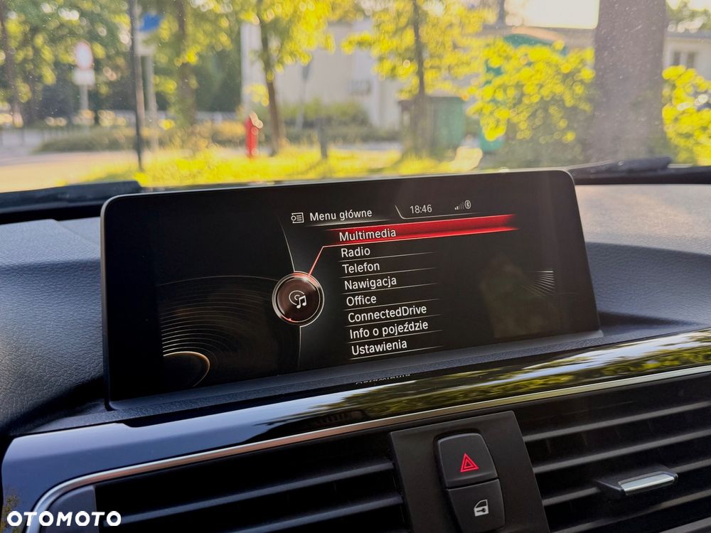 BMW Seria 3 320d Sport Line - 28