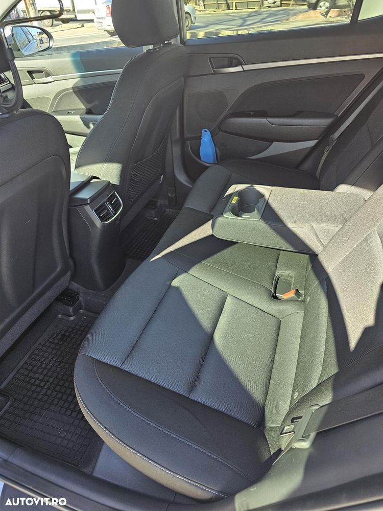 Hyundai Elantra 1.6 CRDI Highway - 14