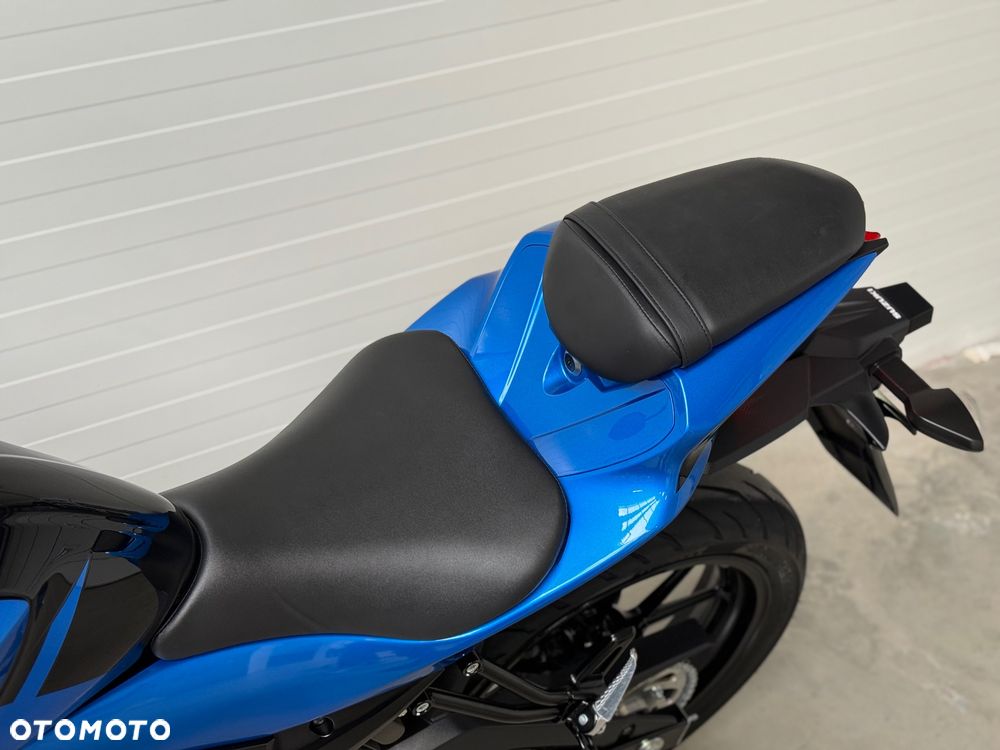 Suzuki GSX - 28