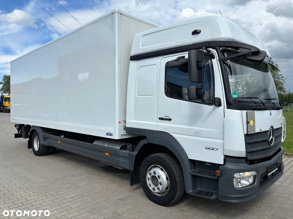 Mercedes-Benz ATEGO 1227 kontener z windą ,  kabina sypialna , webasto, klimatyzacja, niski przebieg , bezwypadkowy. (nie 1224, 1230) - 5