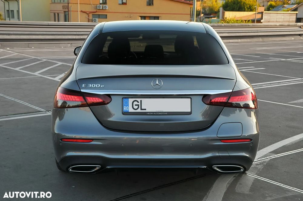 Mercedes-Benz E 300 9G-TRONIC AMG Line - 3