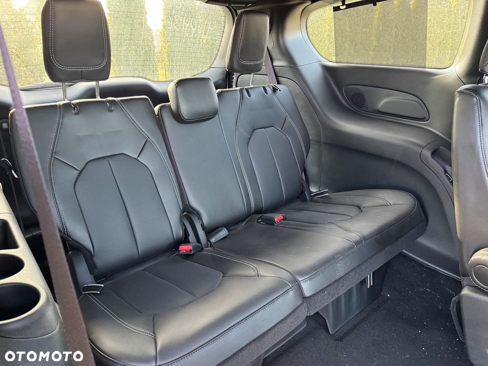 Chrysler Pacifica - 18