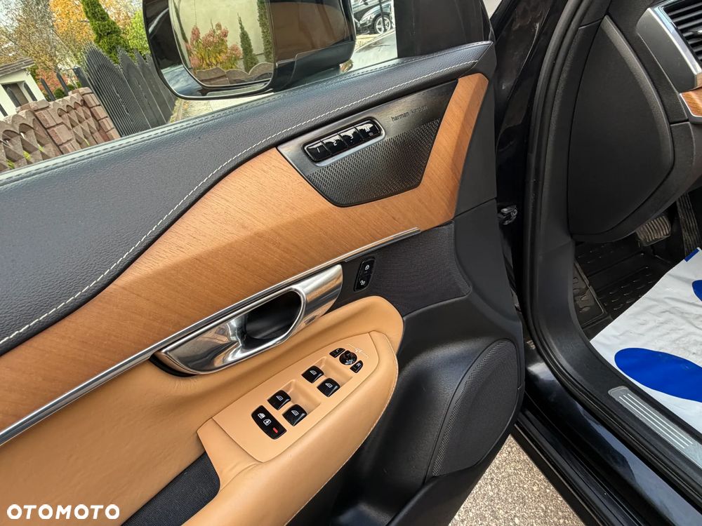 Volvo XC 90 D5 SCR AWD Inscription 7os - 27