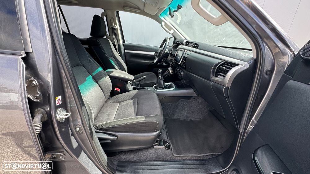 Toyota Hilux 2.4 D-4D 4WD CD Tracker - 29