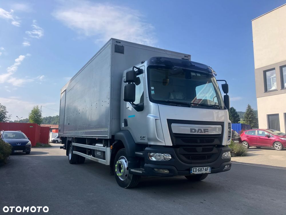 DAF DAF LF 180 kurierka kontener 18 palet