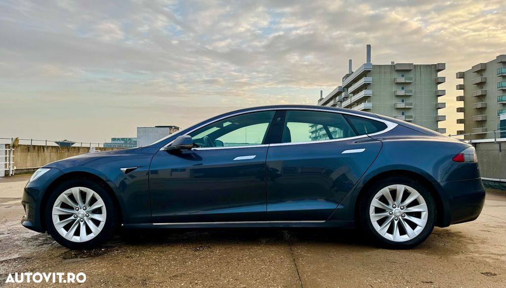 Tesla Model S - 6