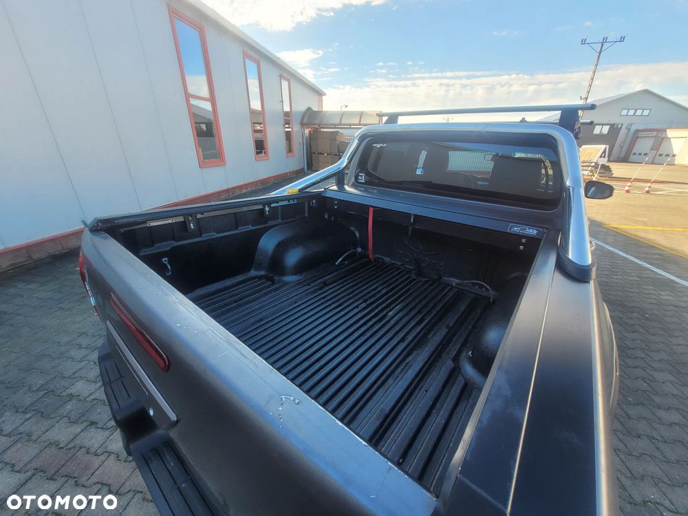 Toyota Hilux - 35