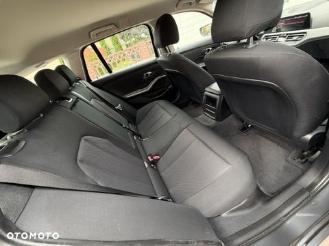 BMW Seria 3 318i Advantage - 31