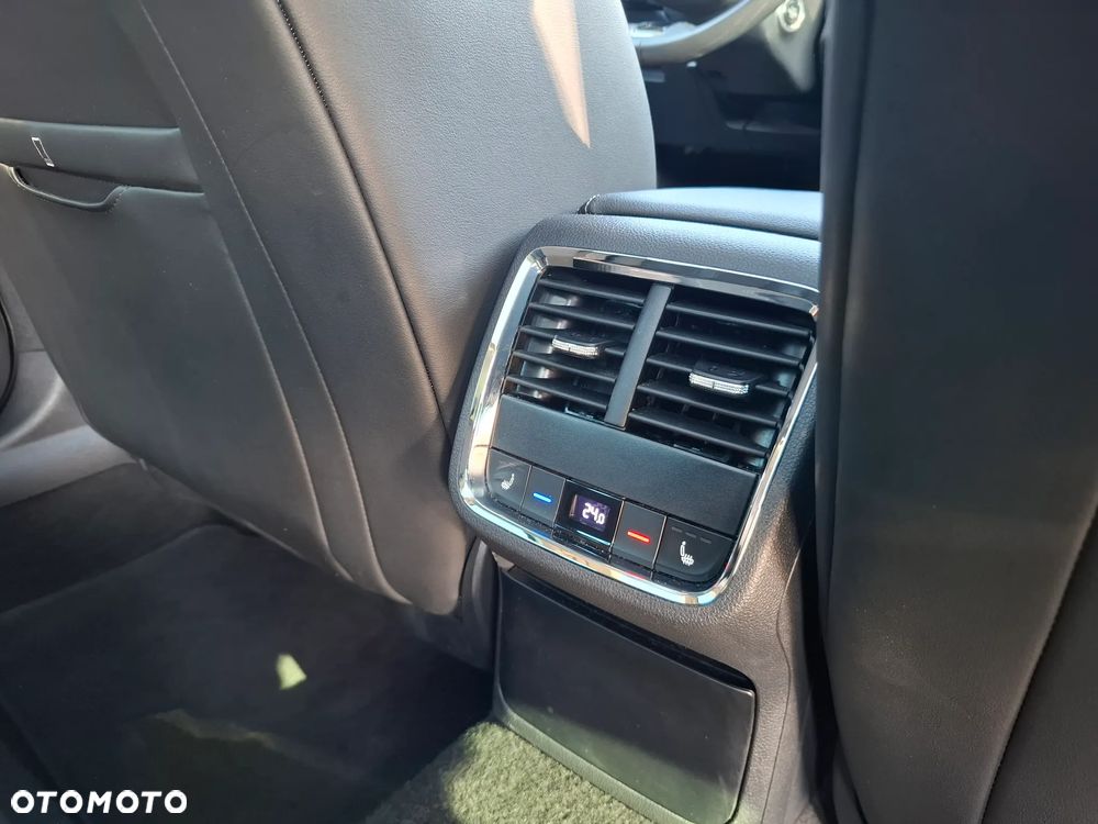 Skoda Octavia 2.0 TDI DSG 4x4 Scout - 27