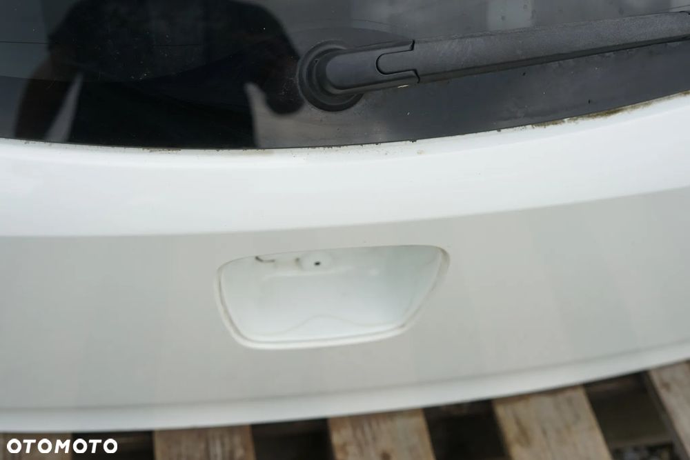 Klapa bagażnika tył Kia Rio III 5d Biała - 6