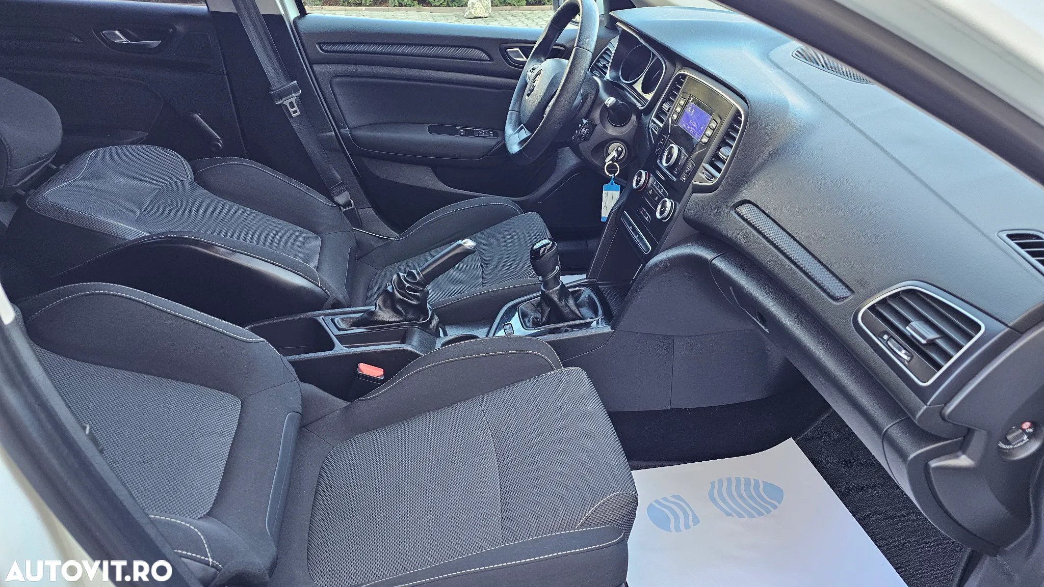 Renault Megane ENERGY TCe 130 BUSINESS - 12