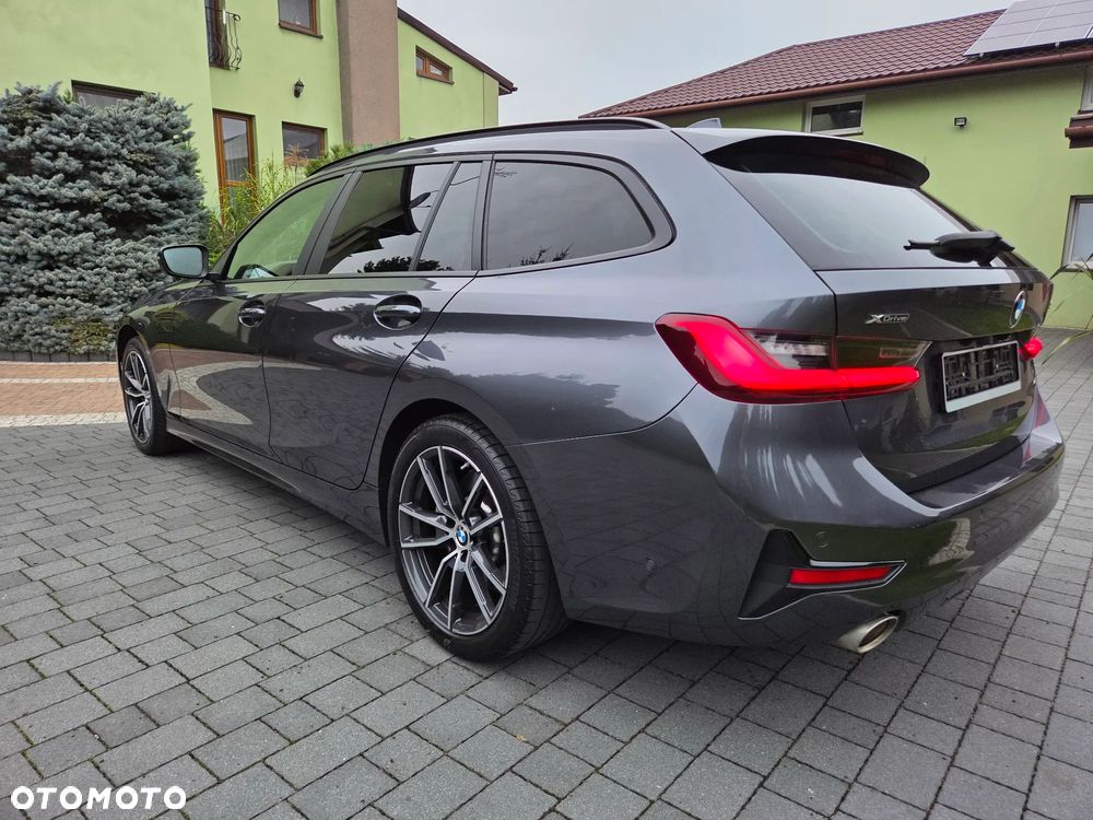 BMW Seria 3 330i Touring xDrive Sport Line - 17