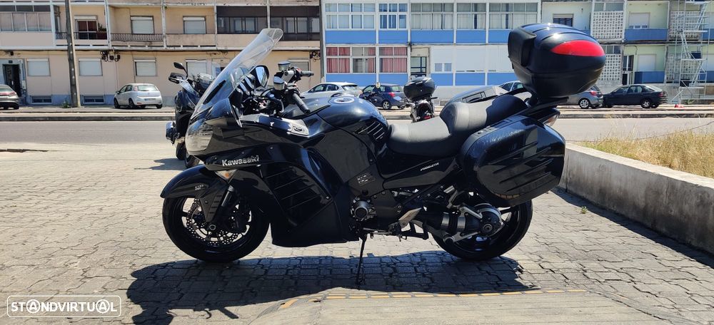 Kawasaki GTR 1400 - 2