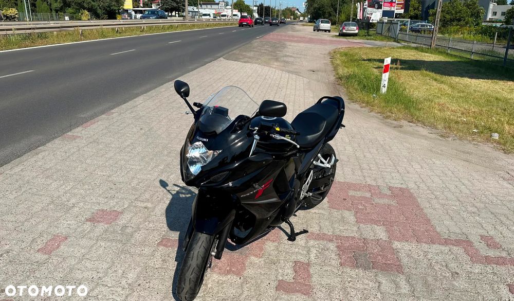 Suzuki GSX - 3