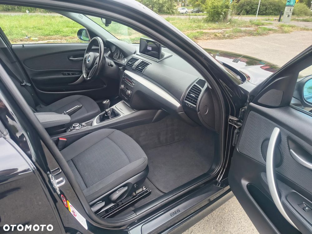BMW Seria 1 120d DPF Edition Sport - 12