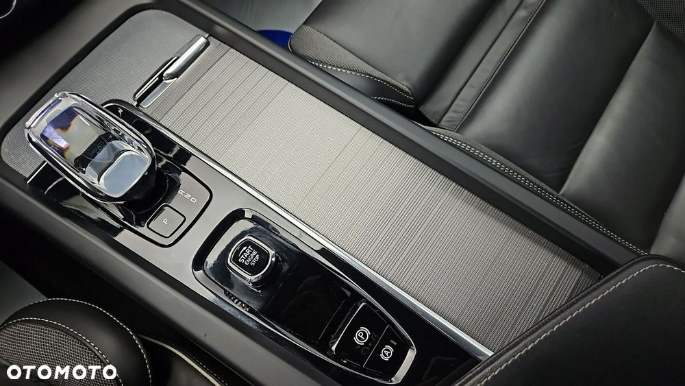 Volvo XC 60 B4 D Plus Dark - 19