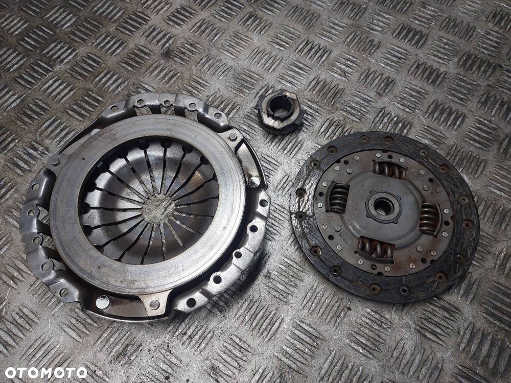 SPRZĘGŁO TARCZA + DOCISK + ŁOŻYSKO OPOROWE FIAT PANDA II 1.2 8V - 4