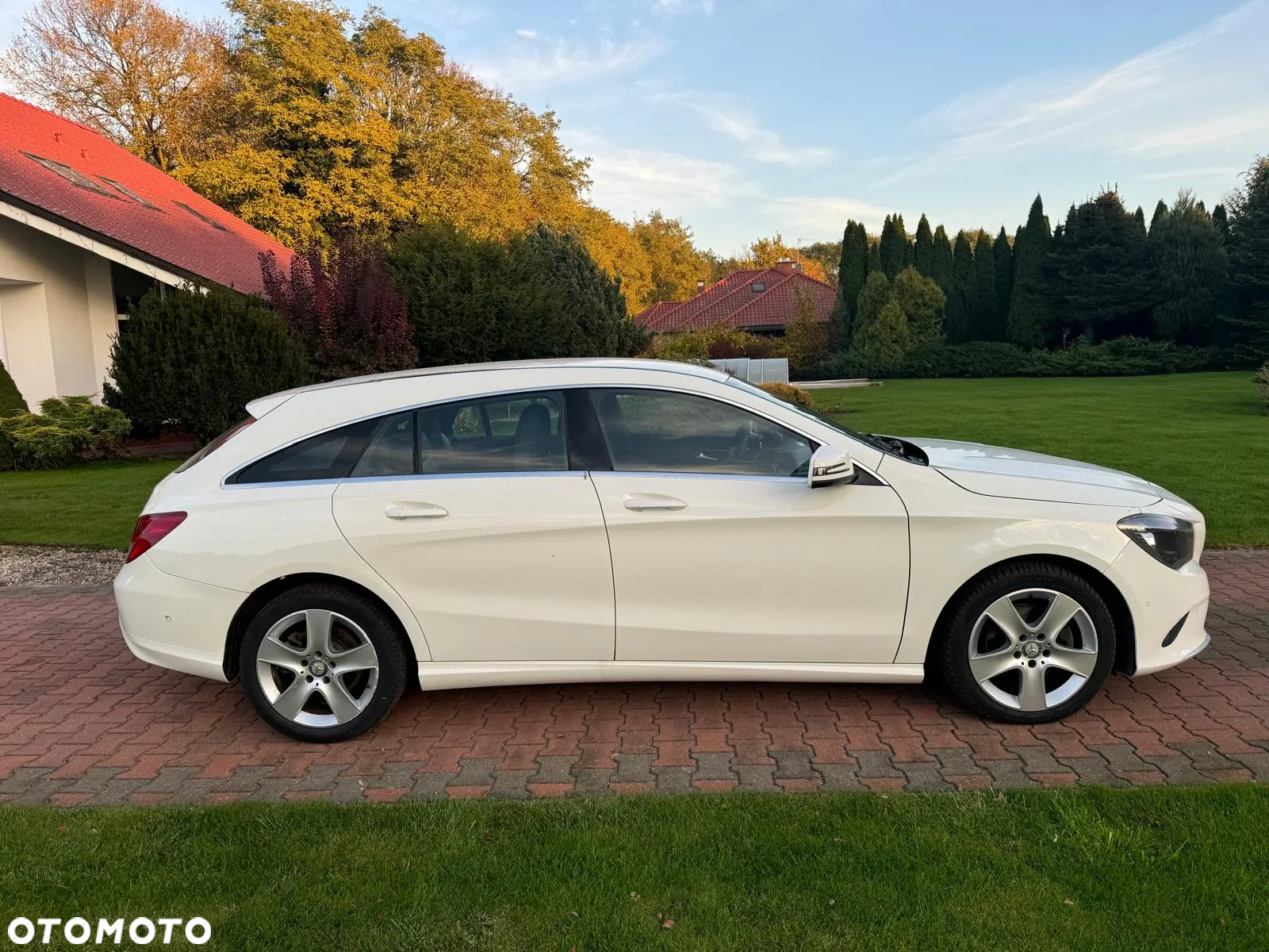 Mercedes-Benz CLA Shooting Brake 200 d 7G-DCT Urban - 12