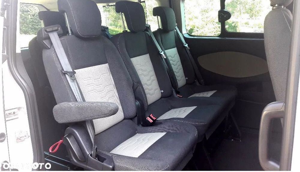 Ford Tourneo Custom 300 L2H1 VA Titanium - 19