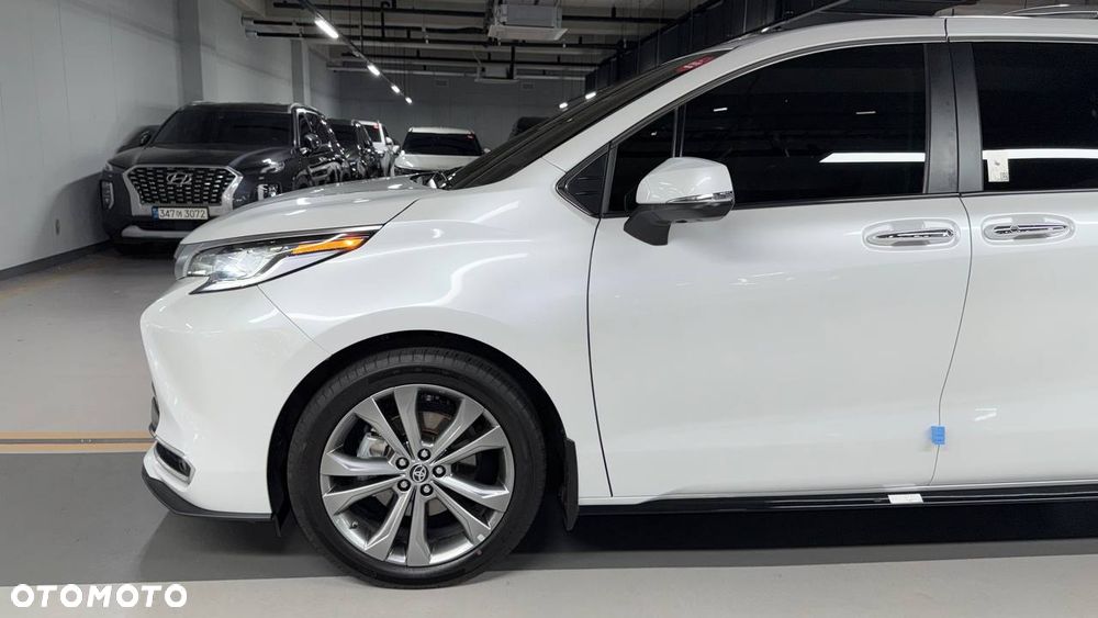 Toyota Sienna - 3