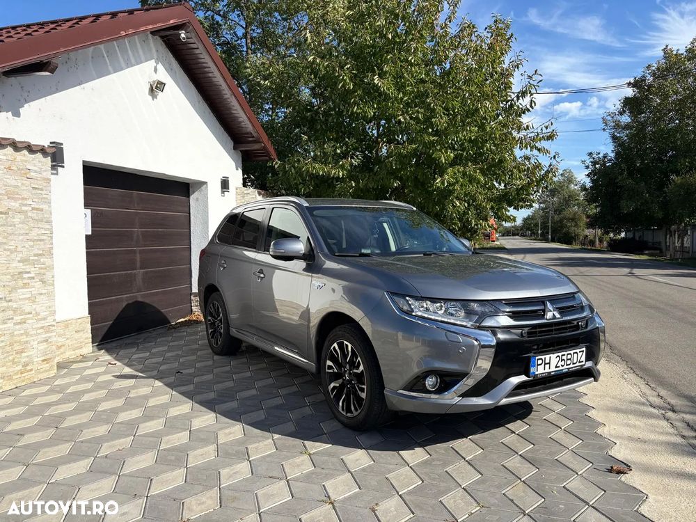 Mitsubishi Outlander 2.0 4WD Plug-In Hybrid Plus - 1