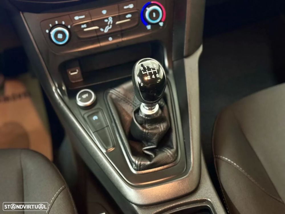 Ford Focus 1.0 EcoBoost S&S ACTIVE X - 29