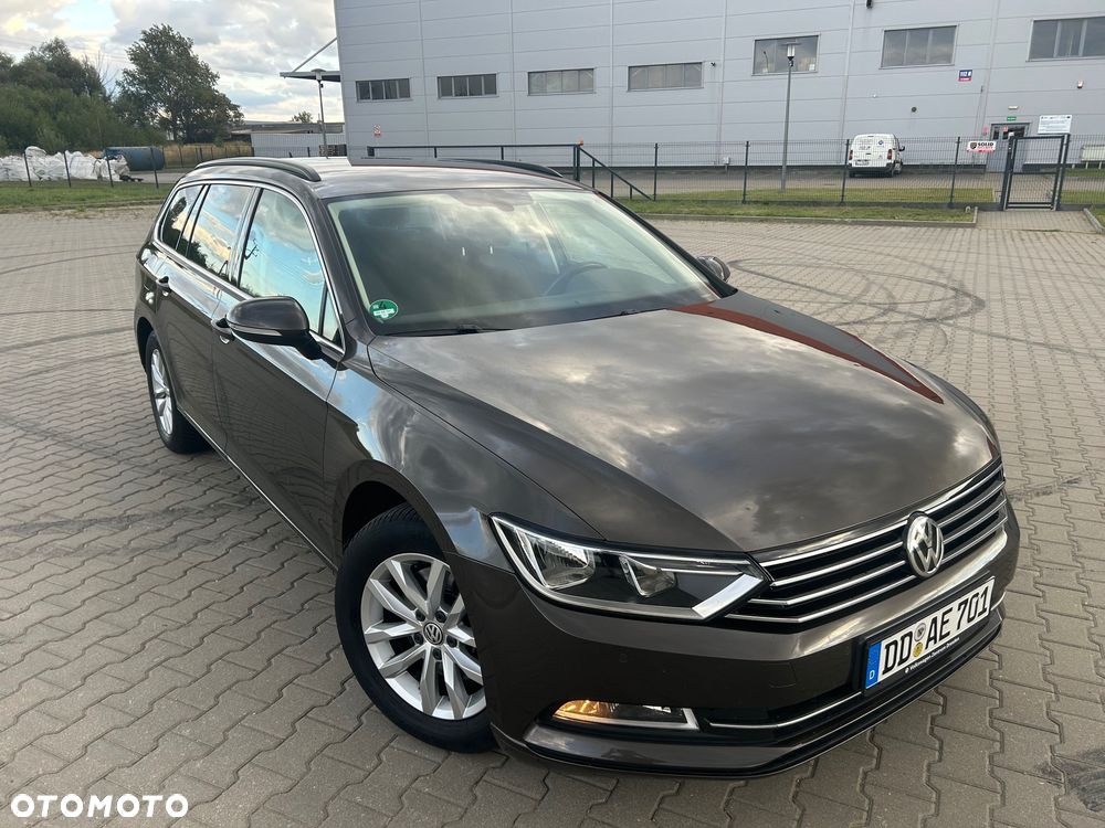 Volkswagen Passat - 1