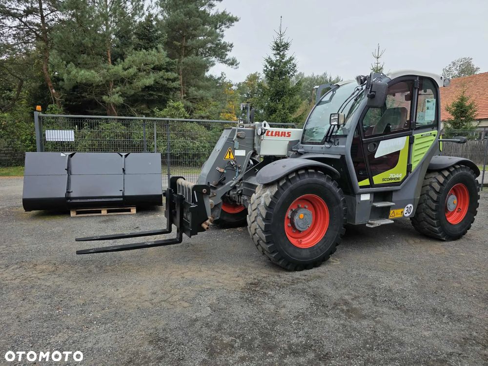 Claas Scorpion 7044 - 13