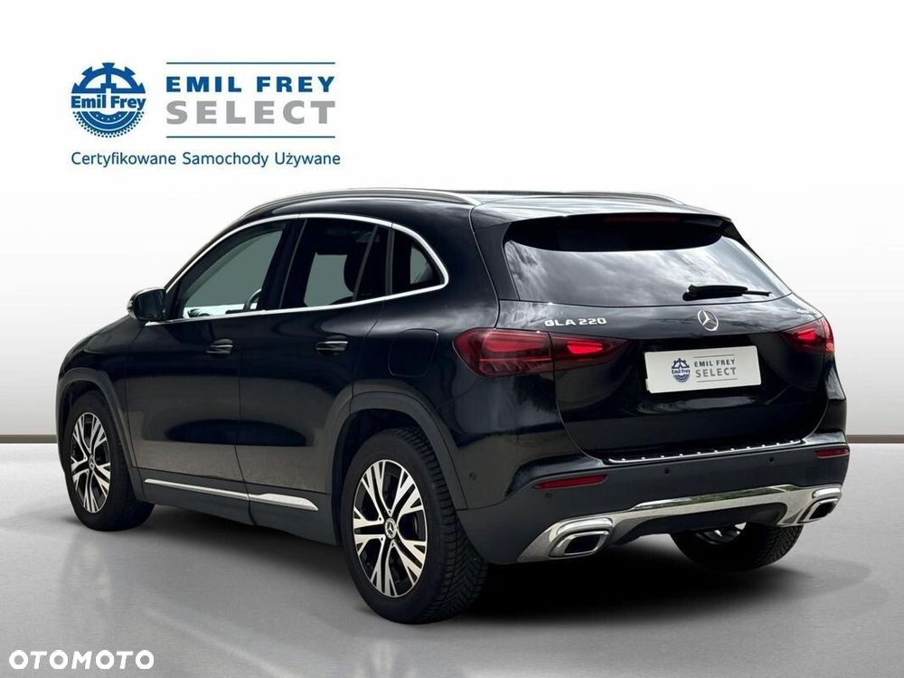 Mercedes-Benz GLA - 4