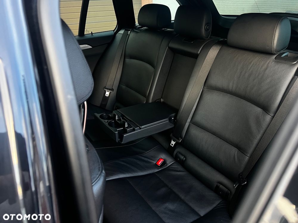 BMW Seria 5 525d xDrive - 24