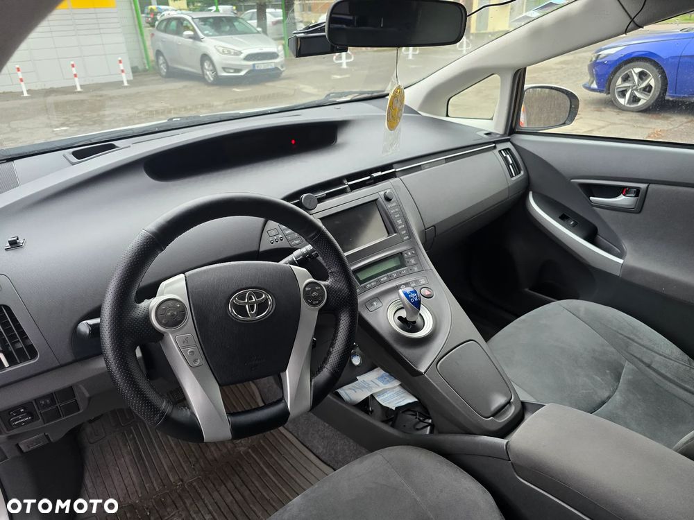 Toyota Prius (Hybrid) - 6