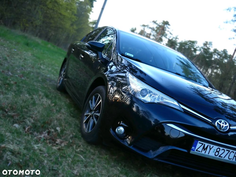 Toyota Avensis 1.8 Premium - 4