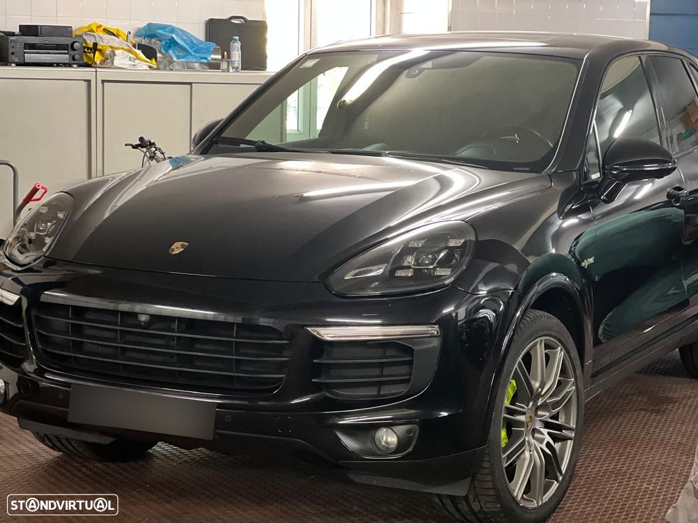Porsche Cayenne S - 1
