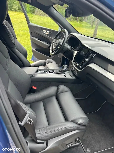 Volvo XC 60 T5 AWD R-Design - 9