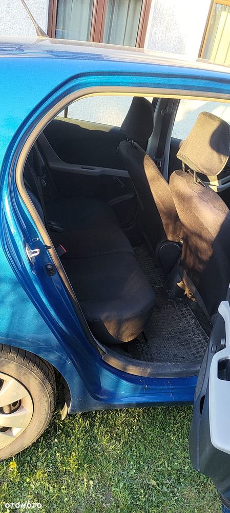 Toyota Yaris 1.3 - 8