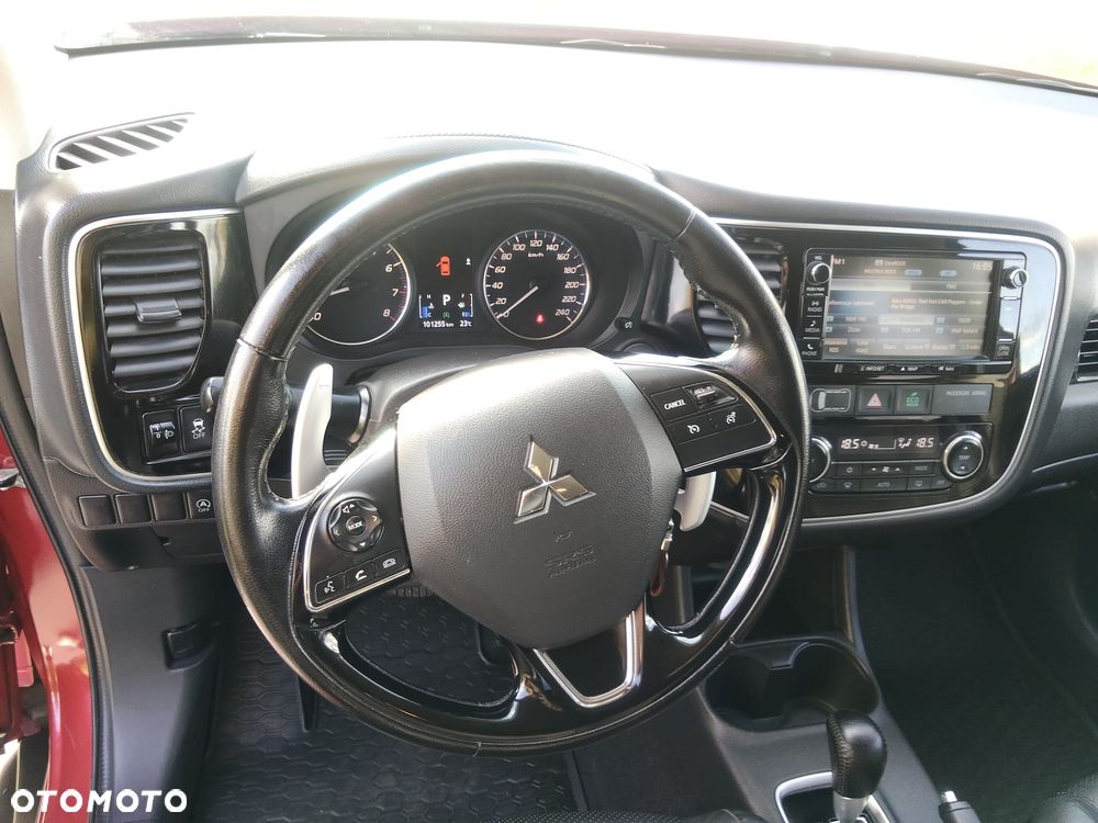 Mitsubishi Outlander 2.0 Intense 2WD CVT - 17
